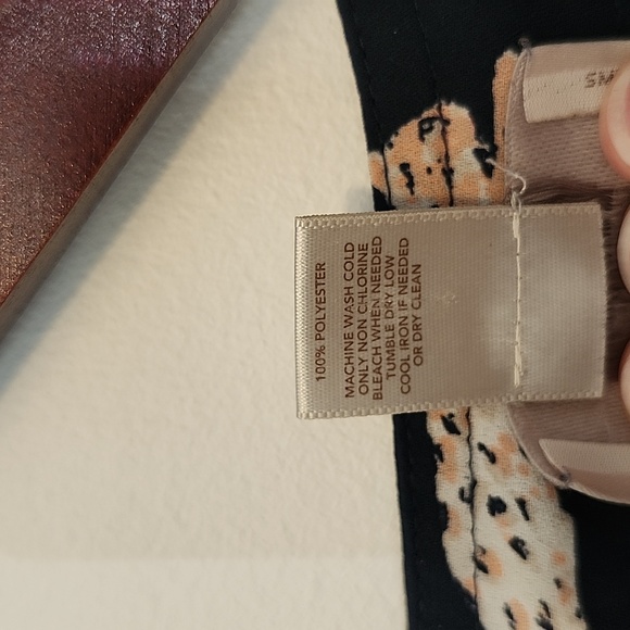 Loft size XS sleeveless animal print blouse - Picture 5 of 5